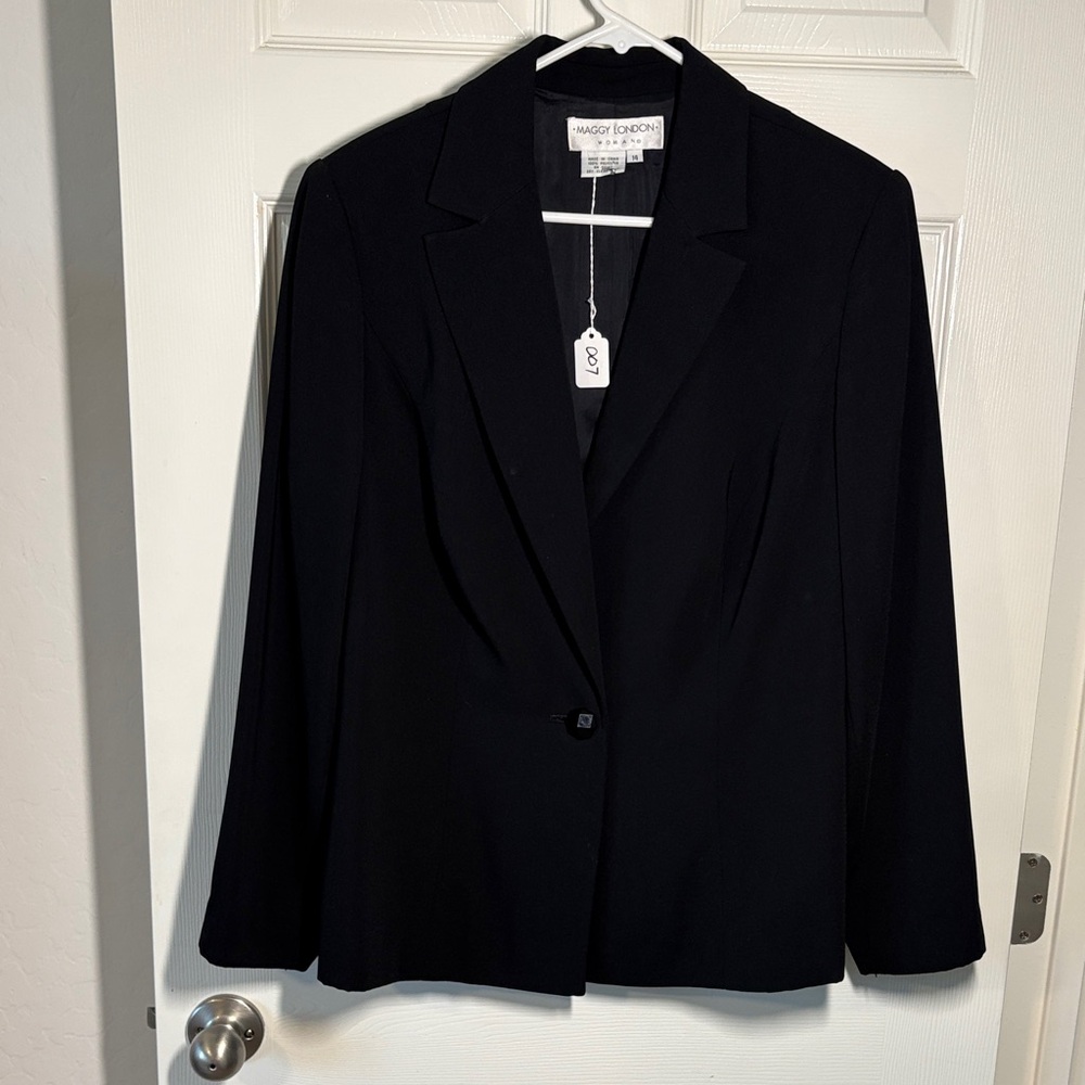 Maggy London Black Single-Button Tailored Blazer